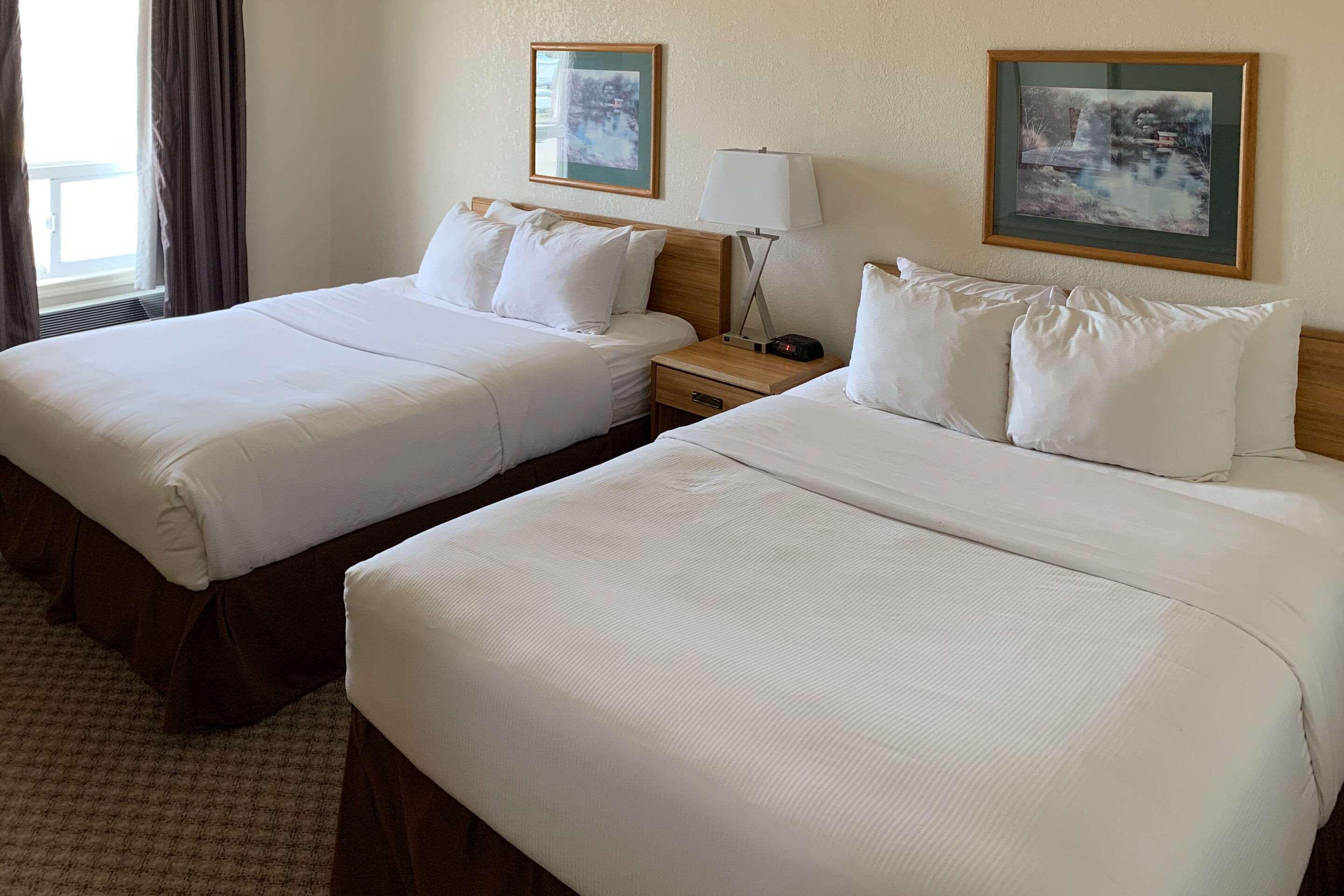 Sky Palace Inn & Suites By Jasper Beeville Экстерьер фото
