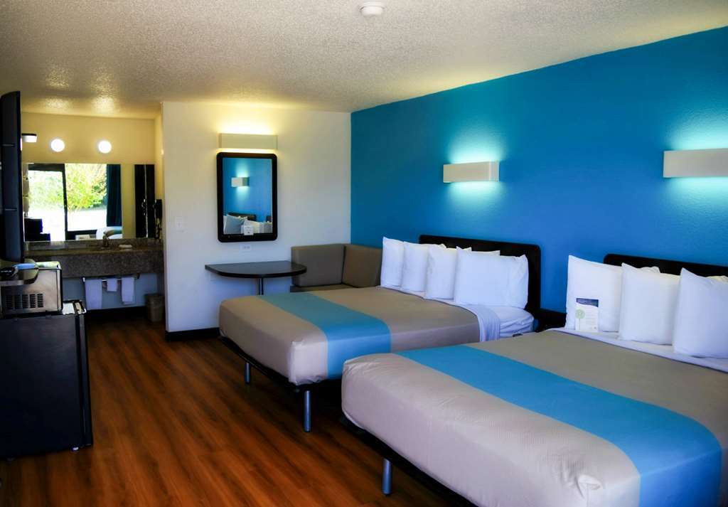 Sky Palace Inn & Suites By Jasper Beeville Номер фото