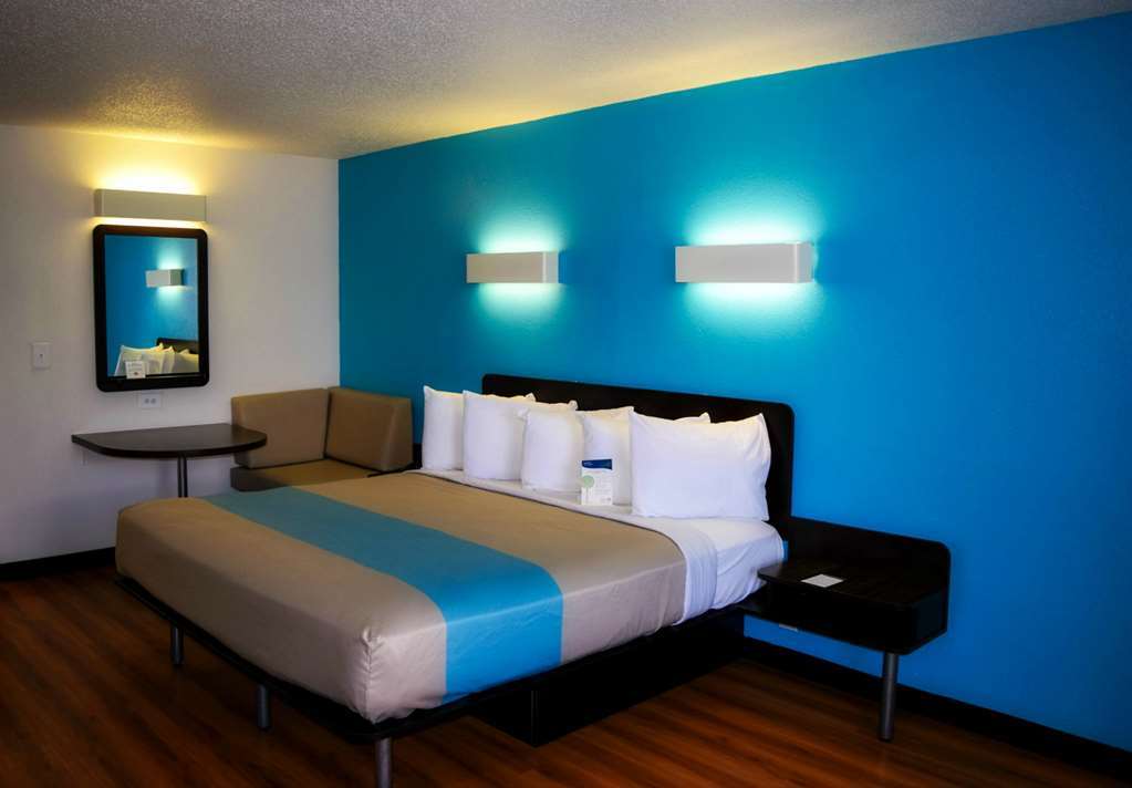 Sky Palace Inn & Suites By Jasper Beeville Номер фото